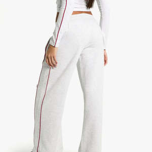 กางเกงขายส่ง OEM แบบสั่งทำพิเศษสำหรับผู้หญิง ทรงขาบาน สไตล์ไฮสตรีท ลายเพ้นท์ ผ้าฝ้ายฟลีซ 100% ทรงปกติ สวมใส่สบาย เหมาะสำหรับชุดลำลองและชุดกีฬา - Product Image 4