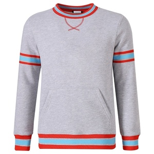 Sweat-shirt gris pour homme de la Fraternité, coupe classique, col rond, en coton tricoté, style décontracté avec bordure rayée rouge et bleue - Product Image 1