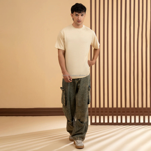 เสื้อยืดผู้ชายทรงปกติสีขาว น้ำหนัก 230 กรัม ผ้าคอตตอนถักคุณภาพสูง 100% ผ่านกระบวนการ Acid Wash พร้อมพิมพ์ลายตามสั่ง - Product Image 2