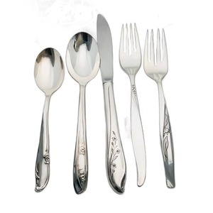 Ensemble de couverts en métal pour service et dîner, finition super miroir, avec un design de poignée incroyablement doux - Product Image 1