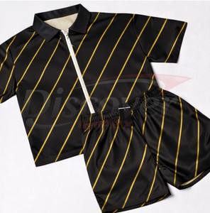 Ensemble 2 pièces personnalisé pour homme : Polo zippé et short respirant, tenue de sport décontractée - Product Image 1