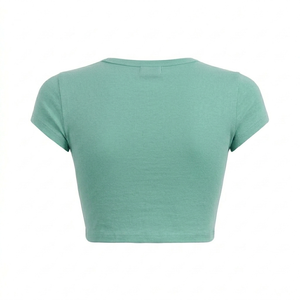 Camiseta corta verde claro personalizada al por mayor para mujer, ajustada, de manga corta, informal, de verano, suave, transpirable, de poliéster, a la moda. - Product Image 2