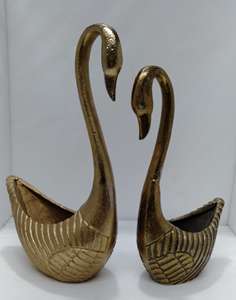 Vases à fleurs en aluminium coulé de qualité supérieure et pots à fleurs en métal pour la décoration intérieure de la maison et du bureau à prix avantageux - Product Image 3