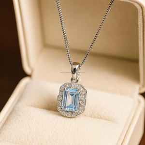 Pendentif en diamant bleu émeraude taillé en forme de losange en or blanc avec pierres d'appoint en halo, collier de style vintage pour femme, cadeau d'anniversaire pour elle - Product Image 1