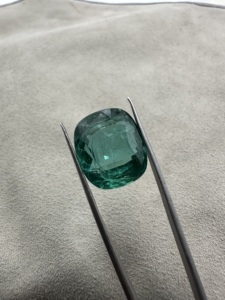 Émeraude naturelle zambienne taille coussin de 14,40 carats, taille géante, pierre précieuse non montée pour la création de bijoux - Product Image 3