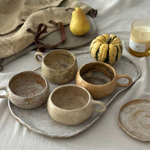 Ensemble de tasses en céramique élégantes de fabrication indienne, durables et compatibles micro-ondes, pour le thé et le café, disponibles à prix abordable par UO - Product Image 1