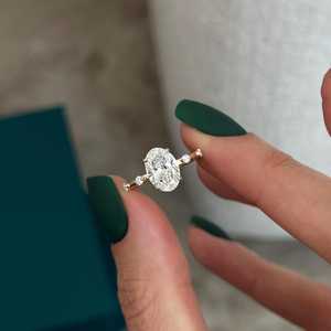 Bague en diamant ovale de 2 carats cultivé en laboratoire E VVS2, bague en diamant ovale en or jaune 14 carats de 1,6 mm, certifiée IGI - Product Image 1