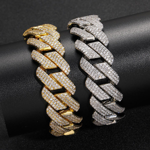 Bracelet gourmette large unisexe en or avec diamants de laboratoire taille ronde et design pavé 9KT-18KT, maillons Miami de luxe - Product Image 6
