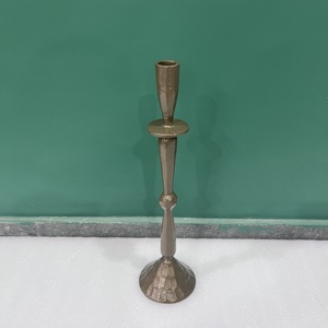 Porte-bougie décoratif artisanal en aluminium, finition dorée, pour décorations de Noël, de la Saint-Valentin et de mariage - Product Image 1