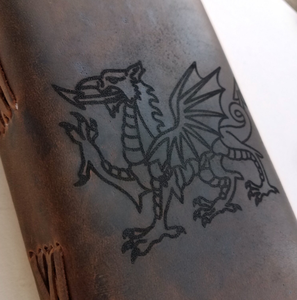 Carnet en cuir Dragon Gallois, personnalisation gratuite, carnet en cuir de buffle vierge 5" x 7" avec choix de papier ligné ou non ligné - Product Image 3