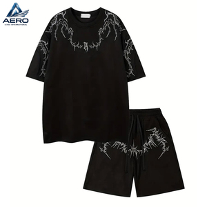 เสื้อผ้าผู้ชายสไตล์สตรีทแวร์ขายส่ง ชุดเซ็ต 2 ชิ้น พิมพ์ลายเสื้อยืดแขนสั้นและกางเกงขาสั้น ชุดลำลองฤดูร้อน ชุดวอร์ม - Product Image 1