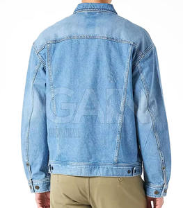 Chaqueta de invierno para hombre con un estilo deportivo inspirada en el diseño atemporal de una chaqueta vaquera - Product Image 2