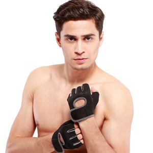 Vente en gros de gants de musculation unisexes en cuir respirant à demi-doigts avec logo personnalisé, haute qualité - Product Image 5