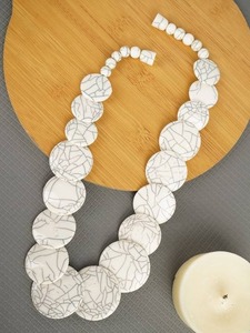 Collar de Resina de Moda, Joyería Hecha a Mano con Colgante de Resina, Regalo Único para Mujer, Diseño de Joyería de Resina Moderna - Product Image 6