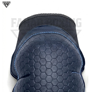 Protections de genoux en cuir robustes, bleu marine, avec logo personnalisé, ergonomiques et rembourrées, pour la boxe et l'entraînement physique. - Product Image 4