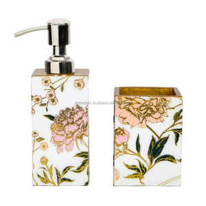 Juego de Baño de Resina Pintado a Mano por Diseñador, Modelo Love, Impermeable, Organizador 4 en 1 para Baños Modernos y para Regalo - Product Image 4