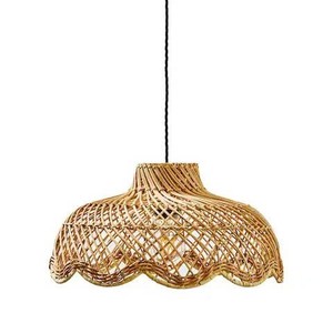 Lámpara de Techo Colgante de Mimbre Artesanal con Forma de Cúpula Festoneada para Decoración de Hogar, Hotel, Resort, Restaurante y Cafetería - Product Image 1