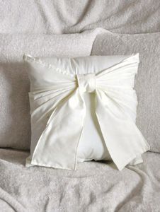 Housse de coussin carrée en satin vert avec nœud décoratif, style formel, utilisable quatre saisons, pour la maison - Product Image 2
