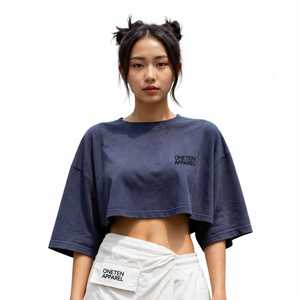 Ensemble de survêtement deux pièces ample pour femme, haut court bleu marine et pantalon cargo beige à taille élastique pleine longueur - Product Image 6