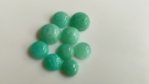 Prix de gros usine Cabochon de pierre précieuse Amazonite naturelle en vrac, forme ronde de 10 mm, à dos plat - Product Image 6