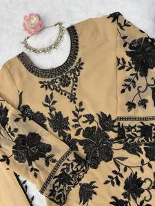 Salwar Kameez indien traditionnel pour femme, en rayonne brodée, motif floral noir et beige, longueur ras du sol, coupe classique, toutes saisons, idéal pour les mariages - Product Image 4