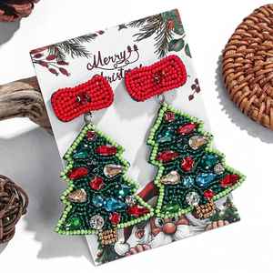 Pendientes colgantes de árbol de Navidad con cuentas de cristal y bordados hechos a mano de primera calidad para fiestas de Nochebuena, regalos y aros de oreja modernos. - Product Image 3