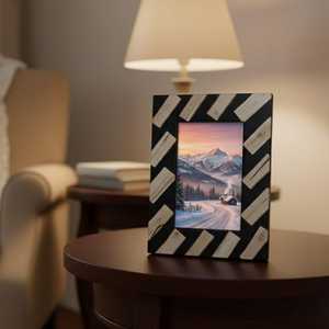 Cadre photo en résine fait main exclusif, motif personnalisé, taille sur mesure, design rectangulaire vertical, cadre photo de table noir et blanc de qualité supérieure - Product Image 1