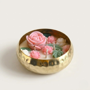 Portavelas Decorativo de Metal Dorado con Volantes – Centro de Mesa Metálico Esculpido Artesanal - Product Image 4