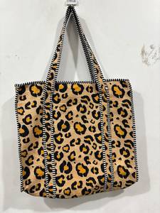 Sacs en coton bio matelassés traditionnels Kantha, faits main, patchwork textile, légers, style bohème d'été pour le shopping et les voyages - Product Image 4
