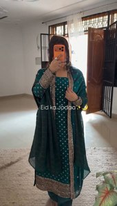 Ensemble haut de gamme en soie fantaisie lourde avec broderie complexe de fils et de sequins, style dupatta - Product Image 3