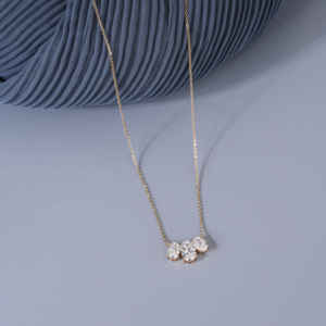 จี้เพชรทรงรีทองคำขาว 14KT เพชรเลี้ยงในห้องปฏิบัติการสำหรับผู้หญิง เครื่องประดับหรูหรา 3 เม็ด ของขวัญสำหรับวันครบรอบและงานแต่งงาน น้ำหนัก 2.02 กรัม - Product Image 1