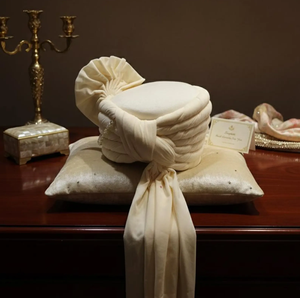 Turban de marié traditionnel artisanal en soie crème avec plume de sarpech en cristal et Safa de mariage pour accessoires de marié indien - Product Image 2