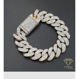 Bracelet Cuban Link entièrement serti de diamants Moissanite sertis à la main, style de bijoux de luxe et de caractère - Product Image 1