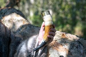 Corne à boire Viking royale – Corne de buffle artisanale - Product Image 2