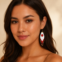 Boucles d'oreilles pendantes bohèmes faites à la main avec longs pompons et perles de rocaille pour femme, motif géométrique rouge et blanc, style chandelier, pour soirée
