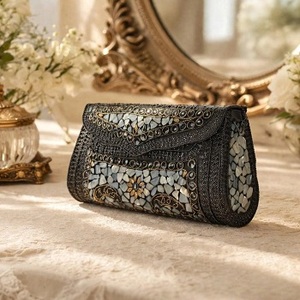 Mini pochette élégante avec décorations Kundan et embellissements raffinés, idéale pour les mariages, sac à main en métal par F S International. - Product Image 4