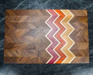 Planche à découper artisanale en noyer à grain croisé, bloc de boucher en noyer, planche à fromage, rayée, avec poignées, rainure pour jus, moderne - Product Image 2