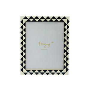 Cadre photo rectangulaire fait main Decoryug, design mosaïque noir et blanc, décoration moderne pour la maison, matériaux organiques, artisanat naturel - Product Image 2