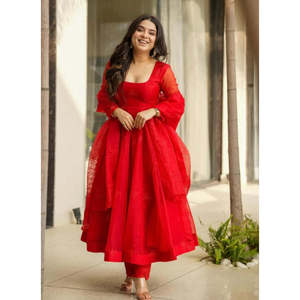 ชุดเดรส Anarkali สีแดงสวยงามจาก Valam Fashion พร้อมผ้าคลุมไหล่ ไซส์ M สำหรับงานปาร์ตี้และใส่ไปเที่ยวคลับ - Product Image 2
