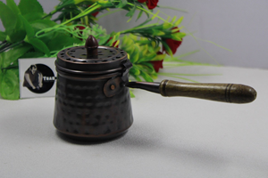 Brûleur de parfum artisanal Sambhal India Manufacturer's Brown Butler, en métal avec poignée en bois, design moderne, non électrique. - Product Image 2