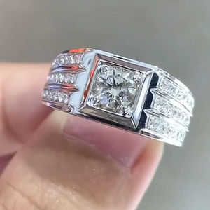 Anillo de banda ancha con diamante de corte redondo de moissanita brillante para hombre, plata de ley 925, joyería fina, regalo sorpresa de boda para pareja - Product Image 1
