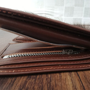 Portefeuille en cuir de vachette fait main durable pour homme, portefeuille en cuir à poils, design fin, portefeuille à deux volets, cuir de qualité supérieure - Product Image 4