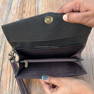 Nouveau Style pochette en fourrure de vachette usinée à la main sculpture portefeuille en cuir Multi utilisations cuir occidental nouveau Design pochette élégante pour les femmes - Product Image 5