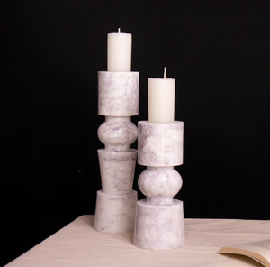 Porte-bougies géométriques sophistiqués en faux marbre avec des segments texturés distincts. Style chic. Disponible en gros - Product Image 1