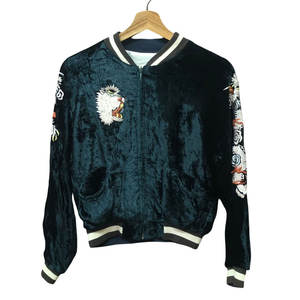 Chaqueta Sukajan de moda urbana para hombre, tela satinada suave, ligera, cómoda y de estilo casual. - Product Image 1