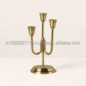 Grandes candelabros de latón de estilo vintage con encanto del viejo mundo diseñados para eventos elegantes e interiores de lujo - Product Image 4