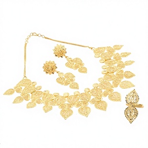 Ensemble de bijoux plaqué or 14K 18K 24K en gros, colliers courts à motif floral traditionnel, ensemble de bijoux en or rempli tendance - Product Image 1