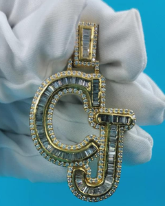 Colgante de Lujo Hip Hop con Letra Inicial Personalizada de Moissanita VVS Certificada, Diseño Iced, en Plata de Ley 925 - Product Image 1