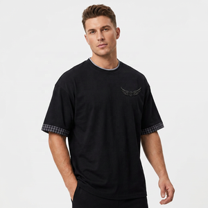 Camiseta Negra Extra Grande para Hombre con Logotipo de Alas Bordado, Manga Corta, Ribete en Contraste, Cuello Redondo, Corte Casual - Product Image 4
