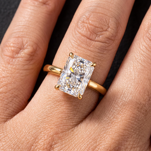 Bague de mariage populaire en or jaune 14 carats avec diamant de laboratoire VVS taille radiant, bague solitaire de luxe en diamant synthétique pour femme - Product Image 2